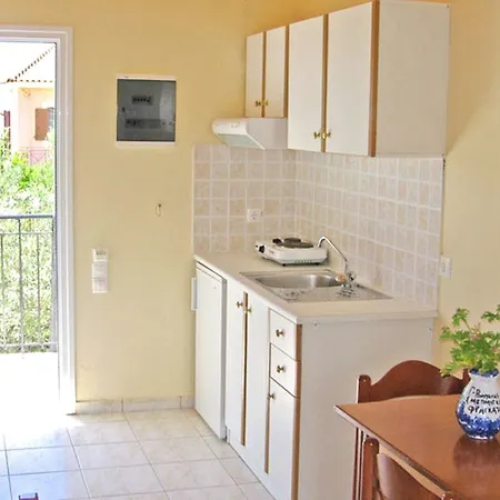 Apartment Pythos *
